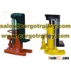 Hydraulic toe jack is compact structure