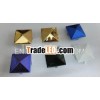 pyramid stud (25x25)